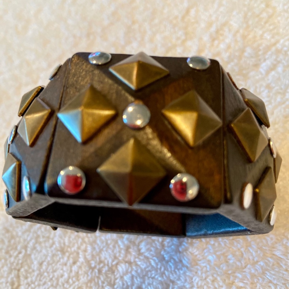 Bracelet in a Wood Stud Decor Bohemian